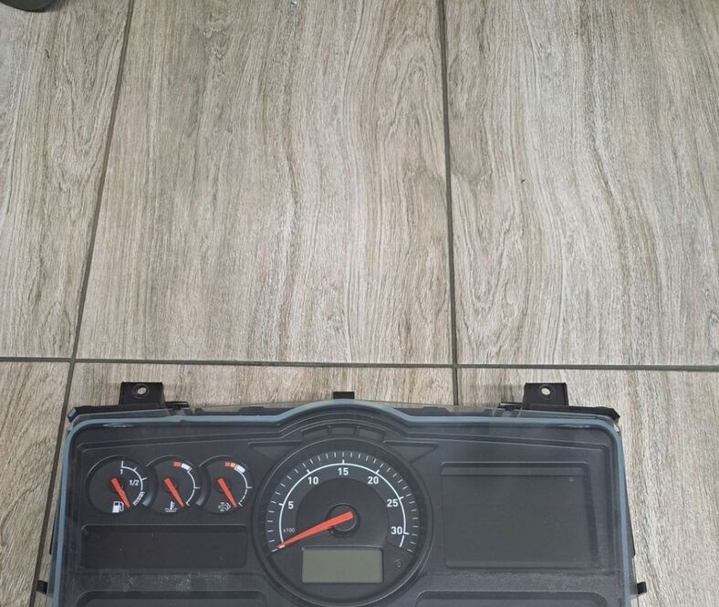 VDO ZEGARY LICZNIKI RENAULT GAMA MIDLUM D AUTOMAT 7421929649-01 - Panel de instrumentos pour Camion: photos 1 VDO ZEGARY LICZNIKI RENAULT GAMA MIDLUM D AUTOMAT 7421929649-01 - Panel de instrumentos pour Camion: photos 1