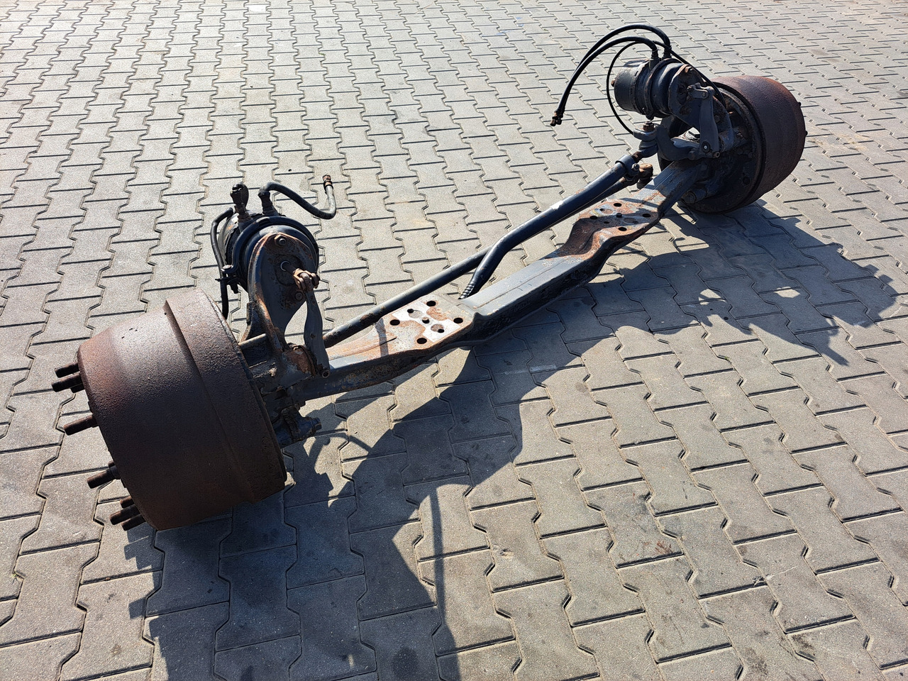 VOLVO BELKA OŚ PRZEDNIA ZWROTNICE BĘBNY PIASTY VOLVO FH FM 9 12 13 16 - Essieu avant pour Camion: photos 2 VOLVO BELKA OŚ PRZEDNIA ZWROTNICE BĘBNY PIASTY VOLVO FH FM 9 12 13 16 - Essieu avant pour Camion: photos 2