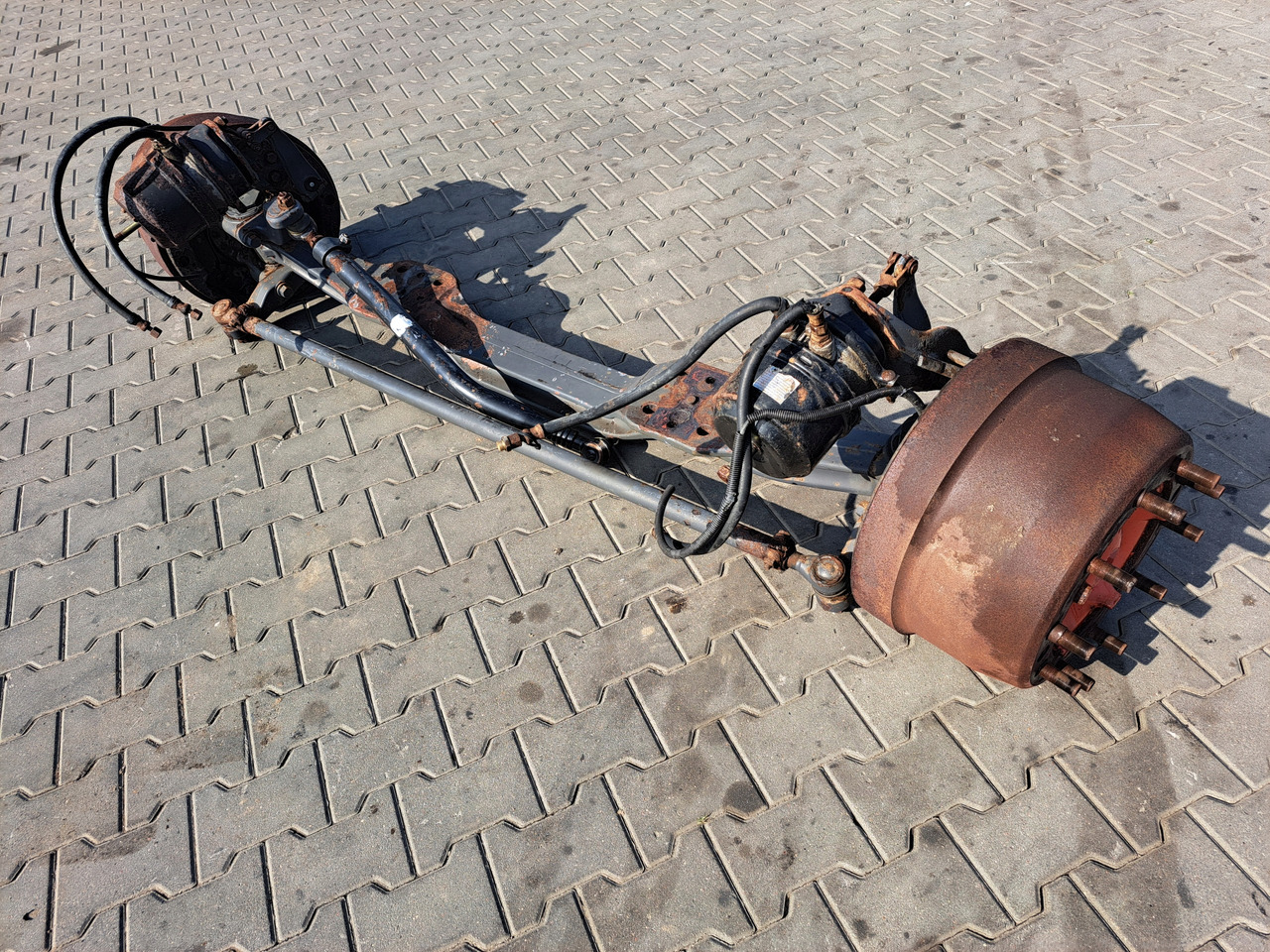 VOLVO BELKA OŚ PRZEDNIA ZWROTNICE BĘBNY PIASTY VOLVO FH FM 9 12 13 16 - Essieu avant pour Camion: photos 1 VOLVO BELKA OŚ PRZEDNIA ZWROTNICE BĘBNY PIASTY VOLVO FH FM 9 12 13 16 - Essieu avant pour Camion: photos 1