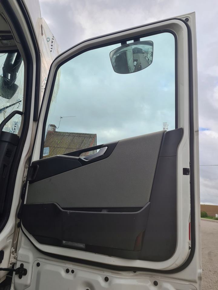 VOLVO DRZWI KOMPLETNE PRAWE VOLVO FH 5 ORYGINAŁ 1103 - Portière et pièces: photos 3 VOLVO DRZWI KOMPLETNE PRAWE VOLVO FH 5 ORYGINAŁ 1103 - Portière et pièces: photos 3