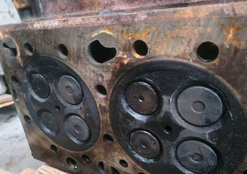 VOLVO GŁOWICA SILNIKA VOLVO FH 4 FM 4 D13K EURO 6 RENAULT GAMA T DTI 13 - Culasse pour Camion: photos 5 VOLVO GŁOWICA SILNIKA VOLVO FH 4 FM 4 D13K EURO 6 RENAULT GAMA T DTI 13 - Culasse pour Camion: photos 5