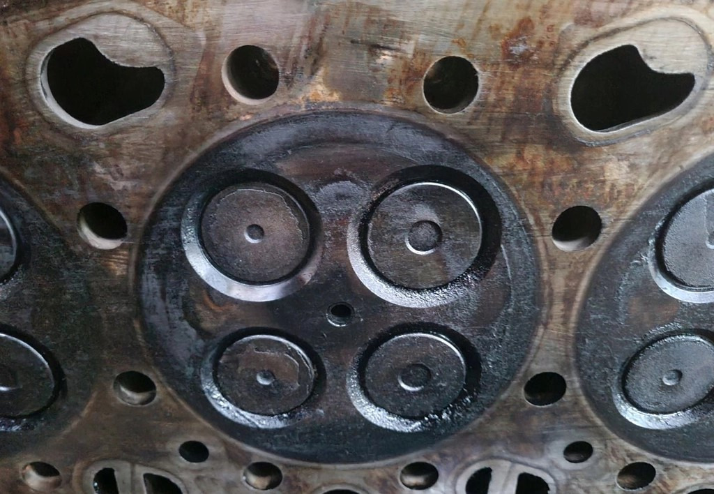 VOLVO GŁOWICA SILNIKA VOLVO FH 4 FM 4 D13K EURO 6 RENAULT GAMA T DTI 13 - Culasse pour Camion: photos 3 VOLVO GŁOWICA SILNIKA VOLVO FH 4 FM 4 D13K EURO 6 RENAULT GAMA T DTI 13 - Culasse pour Camion: photos 3