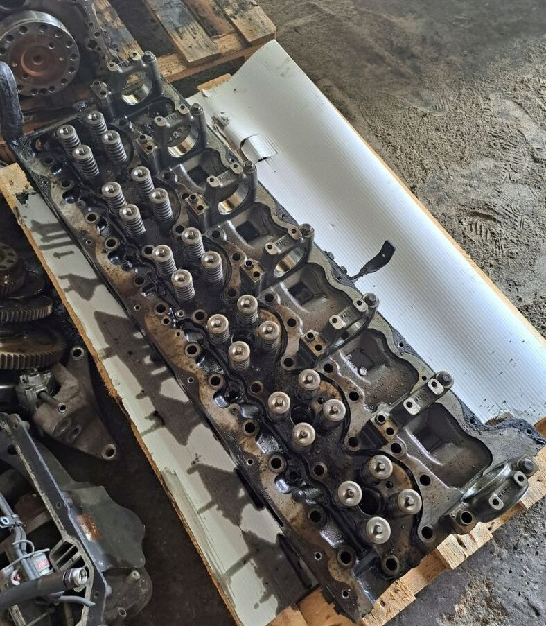 VOLVO GŁOWICA SILNIKA VOLVO FH FM 13 RENAULT MAGNUM DXI - Culasse pour Camion: photos 1 VOLVO GŁOWICA SILNIKA VOLVO FH FM 13 RENAULT MAGNUM DXI - Culasse pour Camion: photos 1