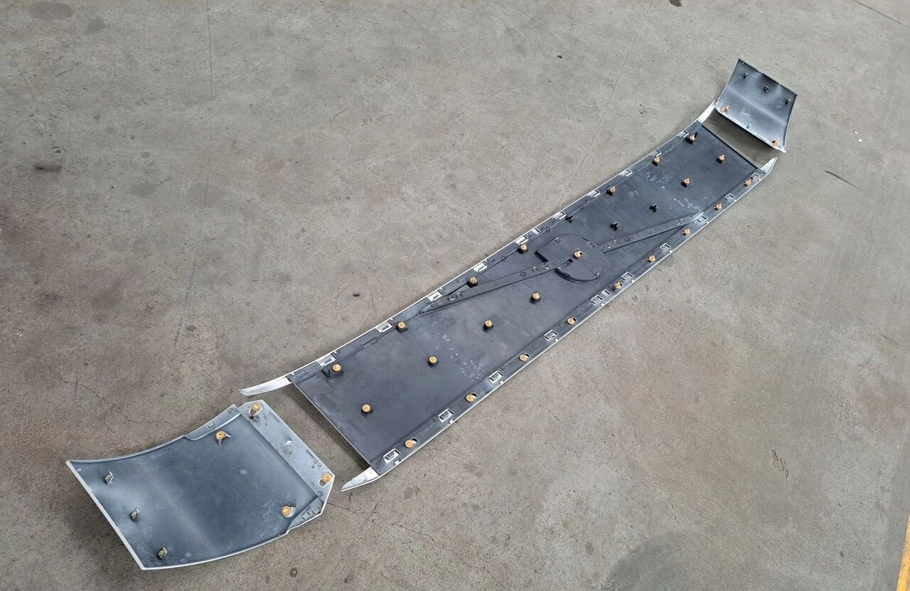 VOLVO LISTWA MASKI ATRAPA KABINY KOMPLET VOLVO FH 5 - Capot pour Camion: photos 5 VOLVO LISTWA MASKI ATRAPA KABINY KOMPLET VOLVO FH 5 - Capot pour Camion: photos 5