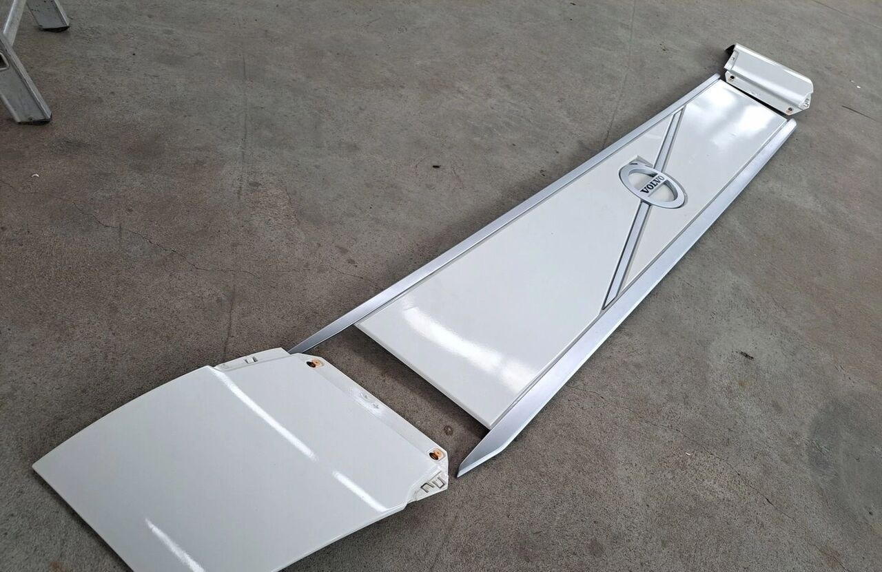 VOLVO LISTWA MASKI ATRAPA KABINY KOMPLET VOLVO FH 5 - Capot pour Camion: photos 2 VOLVO LISTWA MASKI ATRAPA KABINY KOMPLET VOLVO FH 5 - Capot pour Camion: photos 2