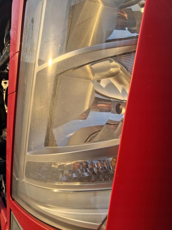 VOLVO REFLEKTOR LAMPA OKULAR LEWY KOMPLETNY VOLVO FM 4 - Feu avant pour Camion: photos 4 VOLVO REFLEKTOR LAMPA OKULAR LEWY KOMPLETNY VOLVO FM 4 - Feu avant pour Camion: photos 4