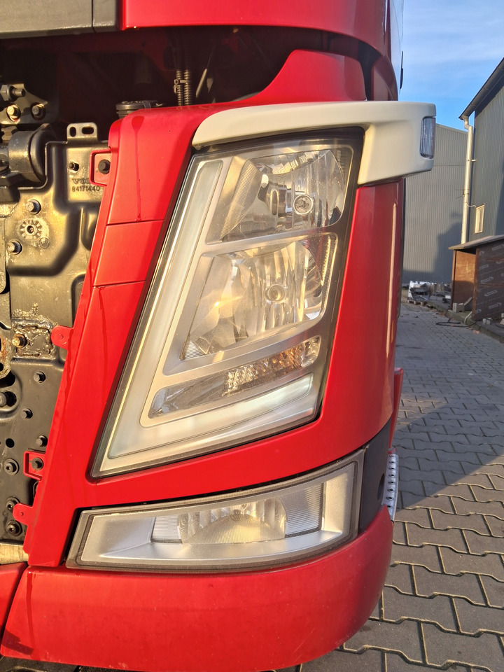 VOLVO REFLEKTOR LAMPA OKULAR LEWY KOMPLETNY VOLVO FM 4 - Feu avant pour Camion: photos 1 VOLVO REFLEKTOR LAMPA OKULAR LEWY KOMPLETNY VOLVO FM 4 - Feu avant pour Camion: photos 1