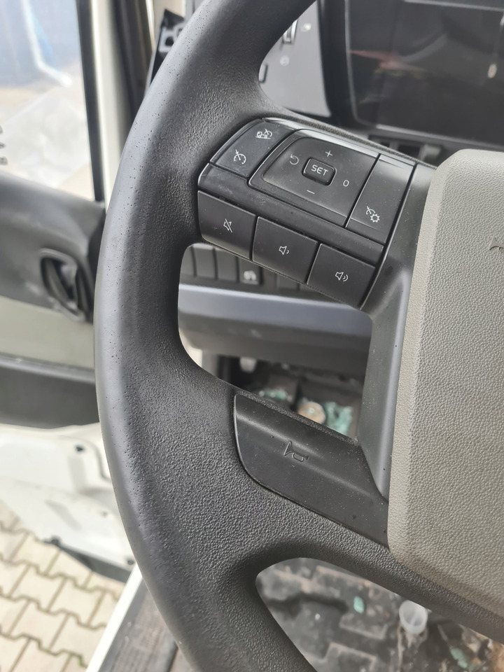 VOLVO WIELOFUNKCYJNA KOMPLETNA - Volant pour Camion: photos 2 VOLVO WIELOFUNKCYJNA KOMPLETNA - Volant pour Camion: photos 2