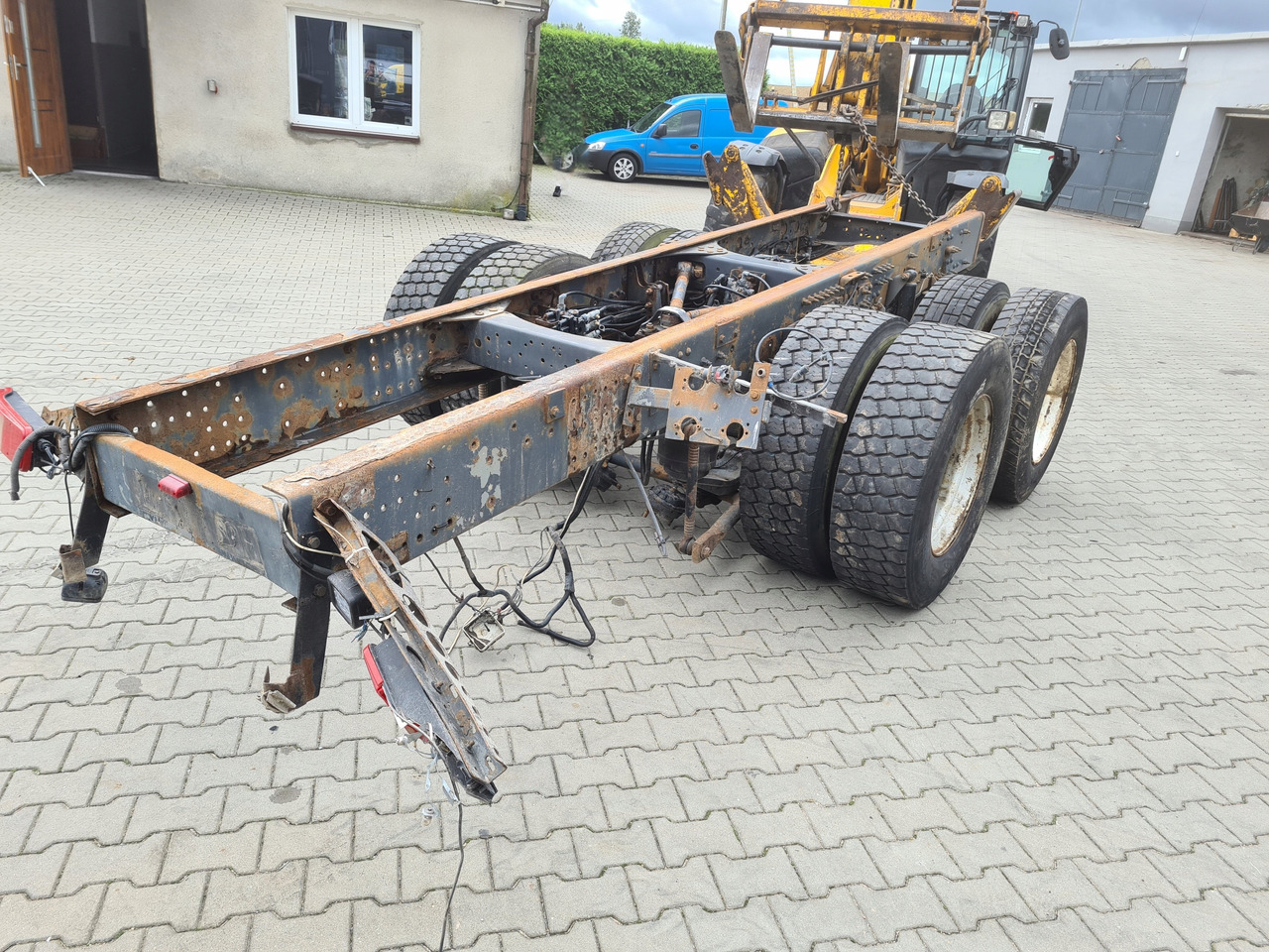 VOLVO WÓZEK DOLLY MOST PIASTY OŚ PODNOSZONA RAMA DO NACZEPY PRZYCZEPY 6x2 - Frame/ Châssis pour Camion: photos 2 VOLVO WÓZEK DOLLY MOST PIASTY OŚ PODNOSZONA RAMA DO NACZEPY PRZYCZEPY 6x2 - Frame/ Châssis pour Camion: photos 2