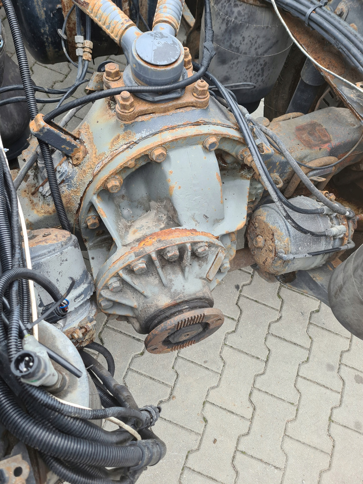 VOLVO WÓZEK DOLLY MOST PIASTY OŚ PODNOSZONA RAMA DO NACZEPY PRZYCZEPY 6x2 - Frame/ Châssis pour Camion: photos 5 VOLVO WÓZEK DOLLY MOST PIASTY OŚ PODNOSZONA RAMA DO NACZEPY PRZYCZEPY 6x2 - Frame/ Châssis pour Camion: photos 5