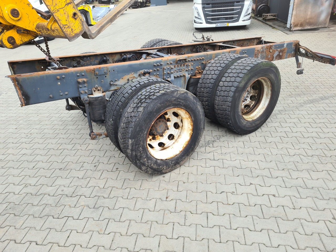 VOLVO WÓZEK DOLLY MOST PIASTY OŚ PODNOSZONA RAMA DO NACZEPY PRZYCZEPY 6x2 - Frame/ Châssis pour Camion: photos 3 VOLVO WÓZEK DOLLY MOST PIASTY OŚ PODNOSZONA RAMA DO NACZEPY PRZYCZEPY 6x2 - Frame/ Châssis pour Camion: photos 3