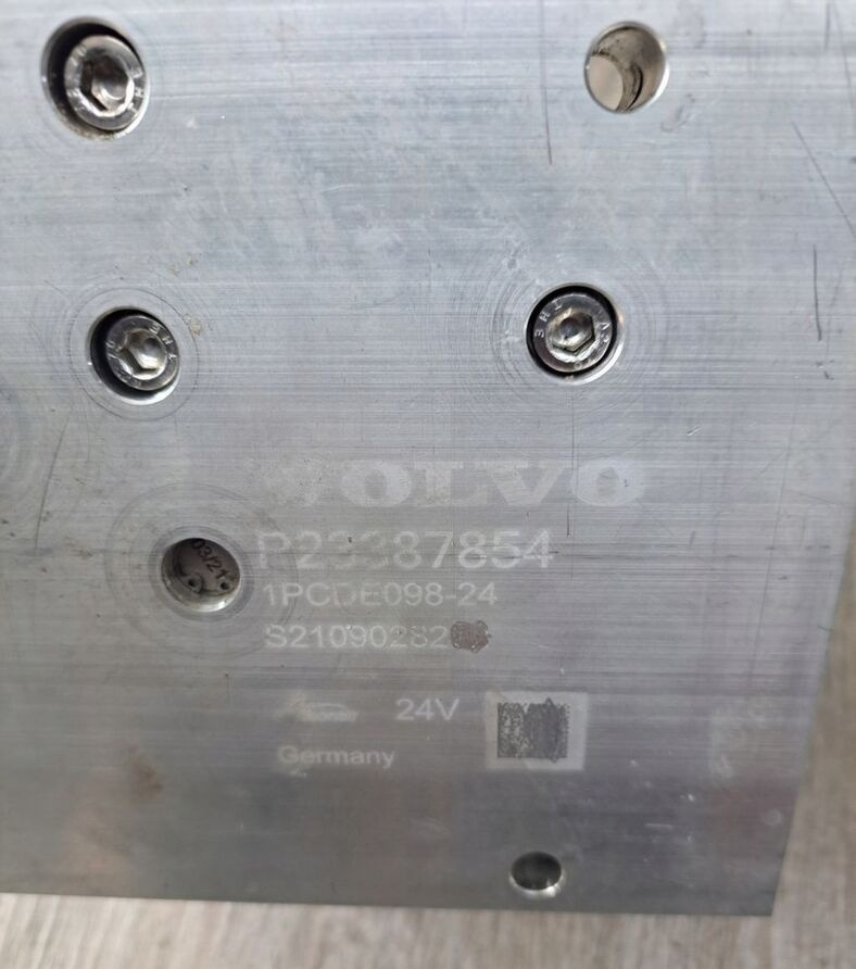 Volvo FH 4 23387854 Volvo FH 4 FMX / Renault Gama T - Système d'échappement pour Camion: photos 2 Volvo FH 4 23387854 Volvo FH 4 FMX / Renault Gama T - Système d'échappement pour Camion: photos 2