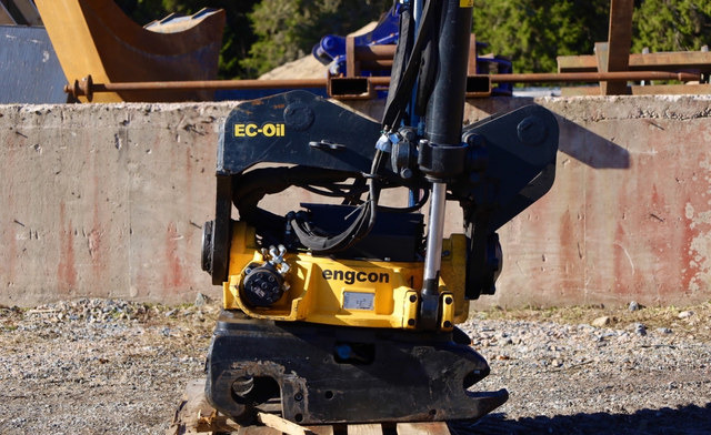 EngconEngcon EC233S-QS80-SS10 - Tiltrotator: photos 1 EngconEngcon EC233S-QS80-SS10 - Tiltrotator: photos 1