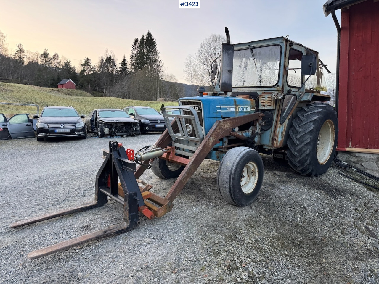 1981 Ford 4600 w/front loader, bucket and pallet fork. - Tracteur agricole: photos 2 1981 Ford 4600 w/front loader, bucket and pallet fork. - Tracteur agricole: photos 2