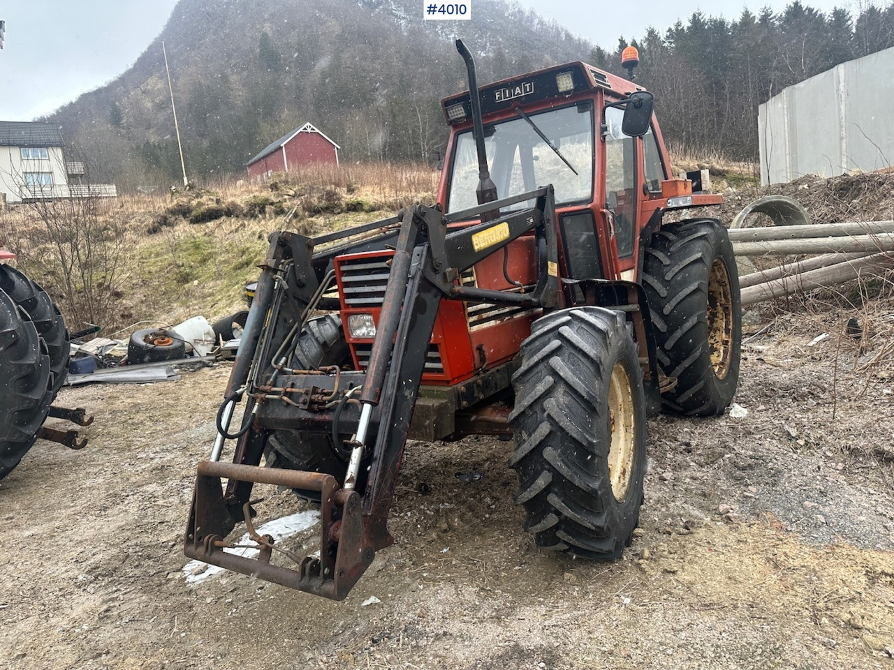 1982 Fiat 780 DT w/ front loader, snow shovel, chains, top link, triangle and extra set of twin wheels. - Tracteur agricole: photos 2 1982 Fiat 780 DT w/ front loader, snow shovel, chains, top link, triangle and extra set of twin wheels. - Tracteur agricole: photos 2