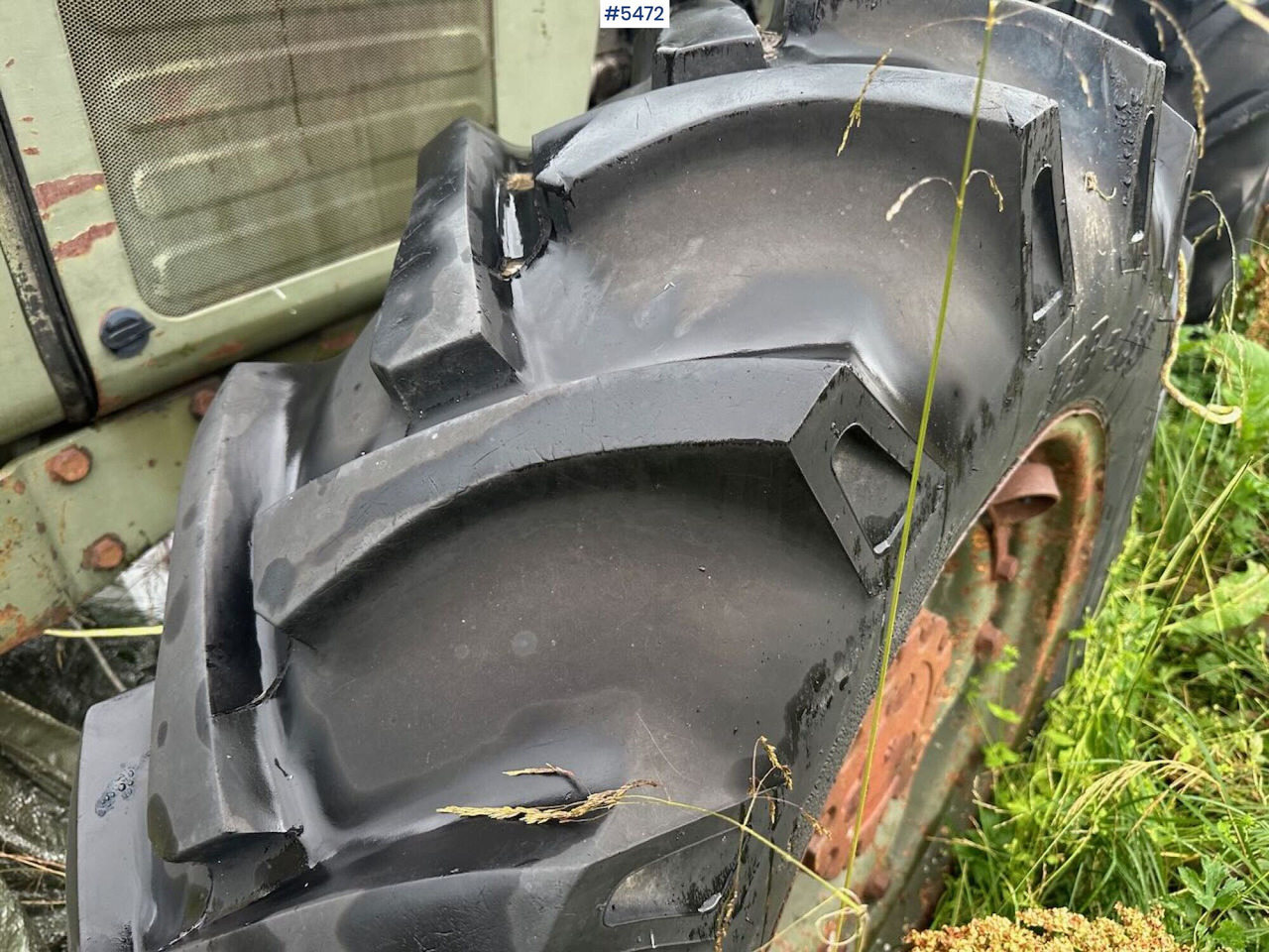 Tracteur agricole 1988 Massey-Ferguson 375 tractor w/ front loader, earthmoving bucket and snow bucket.: photos 16 Tracteur agricole 1988 Massey-Ferguson 375 tractor w/ front loader, earthmoving bucket and snow bucket.: photos 16