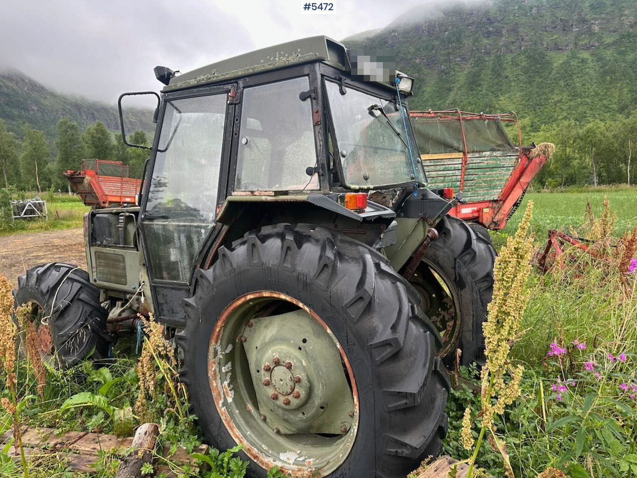 Tracteur agricole 1988 Massey-Ferguson 375 tractor w/ front loader, earthmoving bucket and snow bucket.: photos 8 Tracteur agricole 1988 Massey-Ferguson 375 tractor w/ front loader, earthmoving bucket and snow bucket.: photos 8