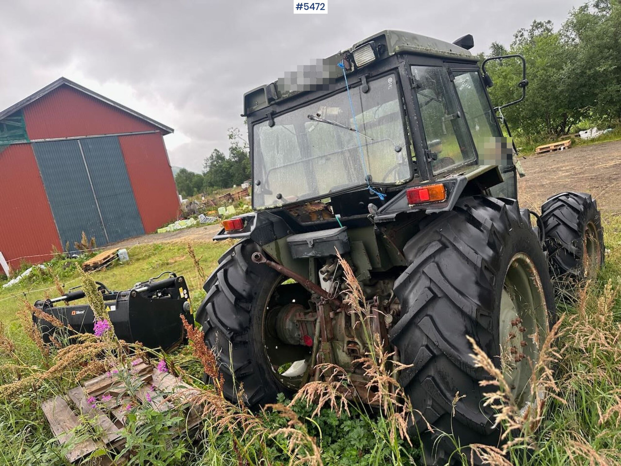 Tracteur agricole 1988 Massey-Ferguson 375 tractor w/ front loader, earthmoving bucket and snow bucket.: photos 6 Tracteur agricole 1988 Massey-Ferguson 375 tractor w/ front loader, earthmoving bucket and snow bucket.: photos 6