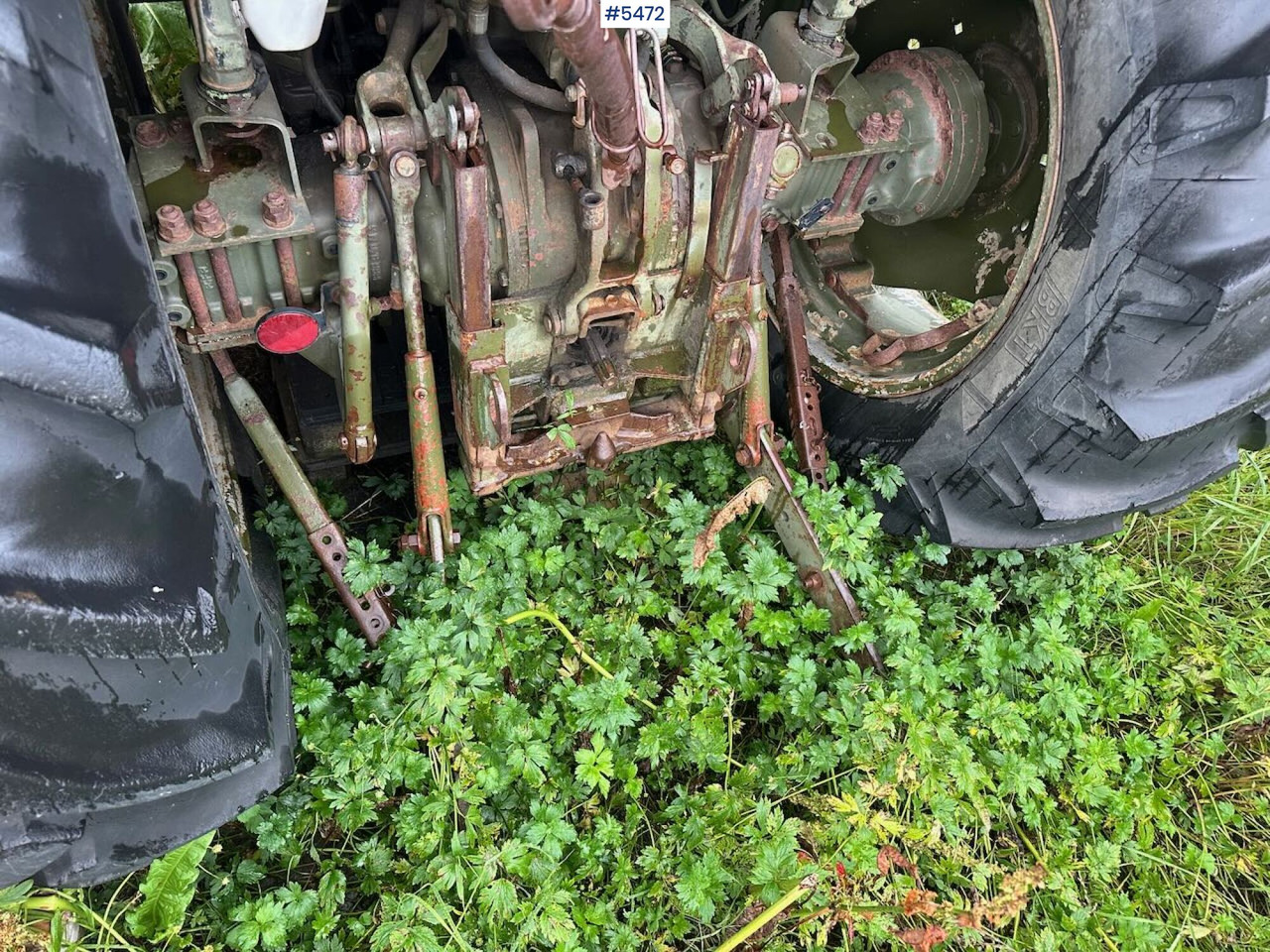 Tracteur agricole 1988 Massey-Ferguson 375 tractor w/ front loader, earthmoving bucket and snow bucket.: photos 11 Tracteur agricole 1988 Massey-Ferguson 375 tractor w/ front loader, earthmoving bucket and snow bucket.: photos 11