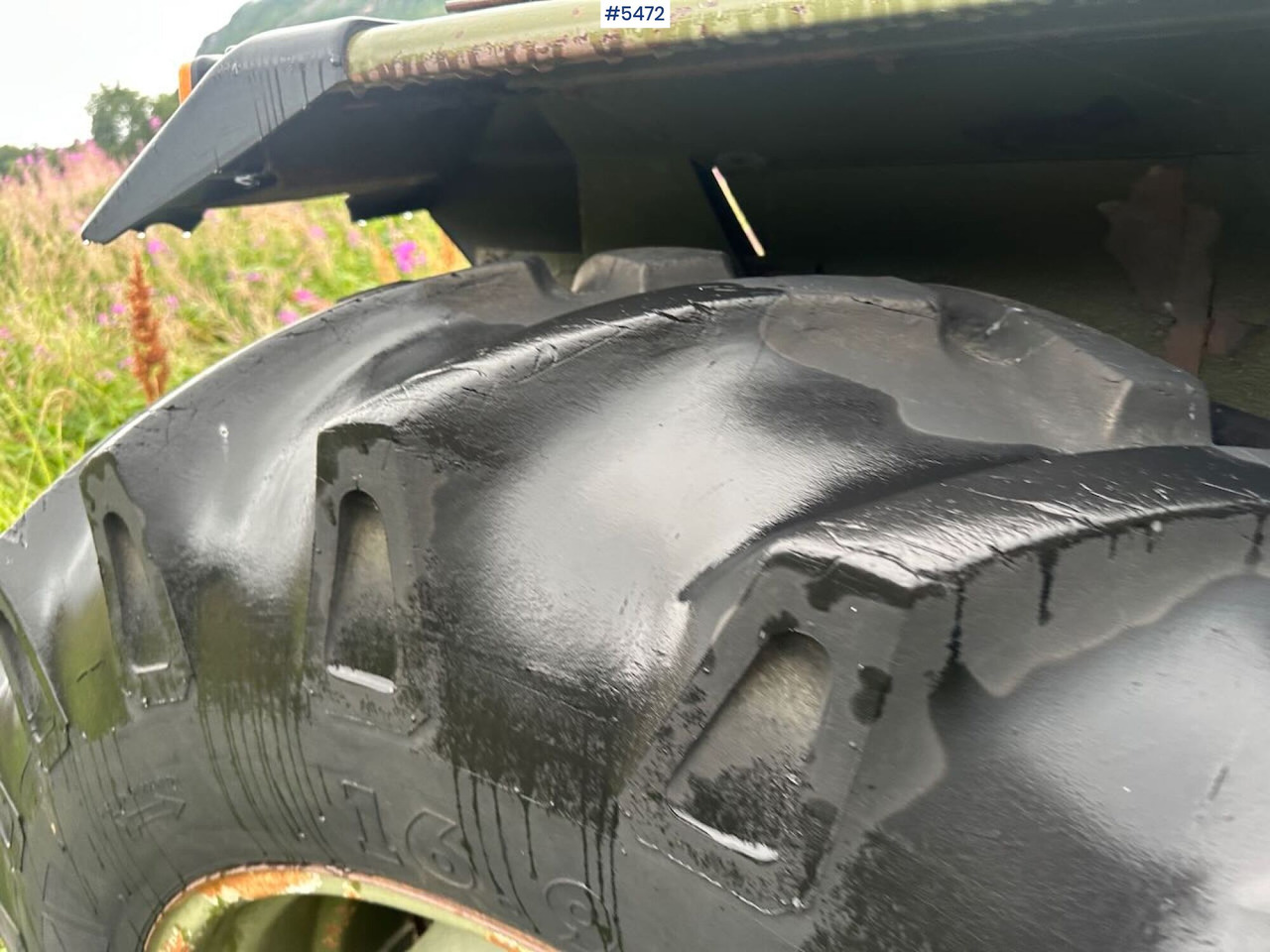 Tracteur agricole 1988 Massey-Ferguson 375 tractor w/ front loader, earthmoving bucket and snow bucket.: photos 18 Tracteur agricole 1988 Massey-Ferguson 375 tractor w/ front loader, earthmoving bucket and snow bucket.: photos 18