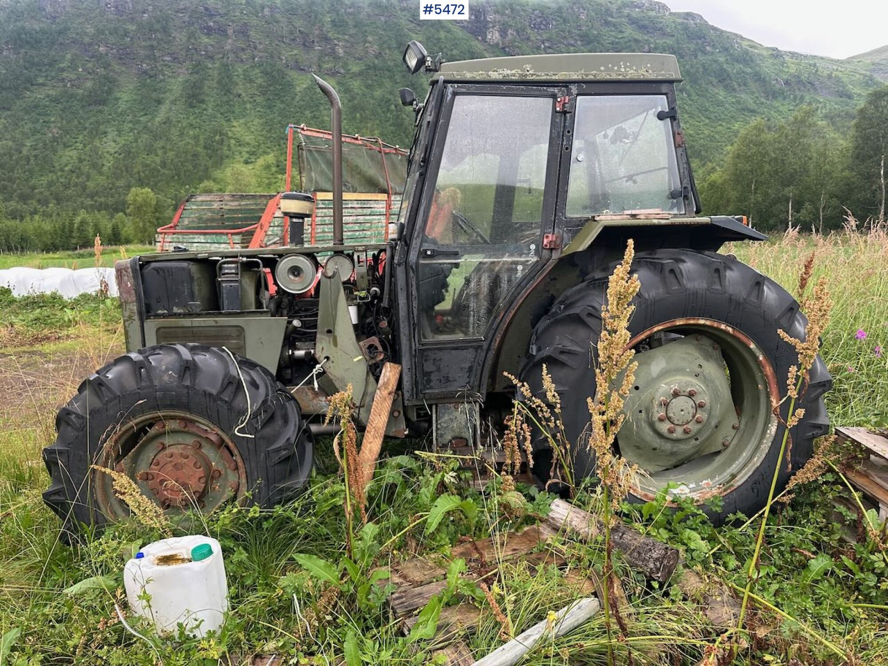 Tracteur agricole 1988 Massey-Ferguson 375 tractor w/ front loader, earthmoving bucket and snow bucket.: photos 7 Tracteur agricole 1988 Massey-Ferguson 375 tractor w/ front loader, earthmoving bucket and snow bucket.: photos 7