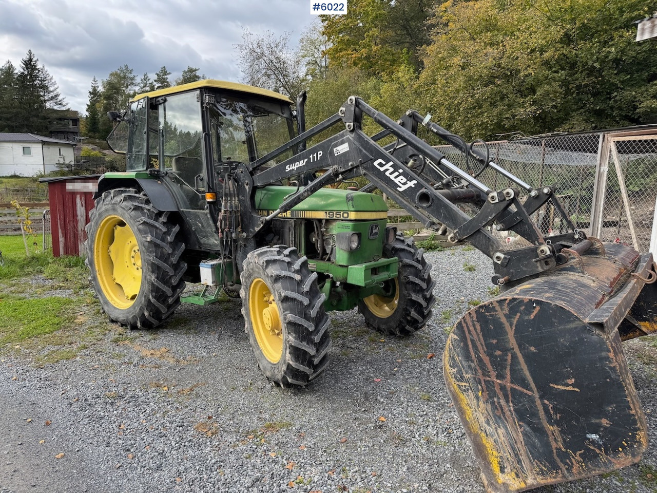 1990 John Deere 1950 Power Synchron w/ front loader. - Tracteur agricole: photos 1 1990 John Deere 1950 Power Synchron w/ front loader. - Tracteur agricole: photos 1