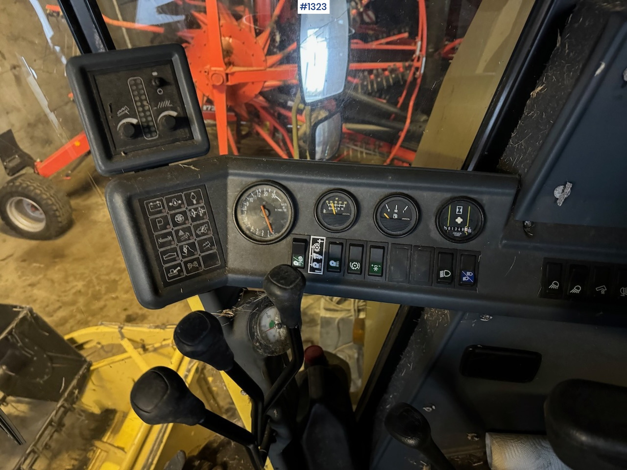 1992 New Holland TC52 Combine en leasing occasion 1992 New Holland TC52 Combine: photos 14