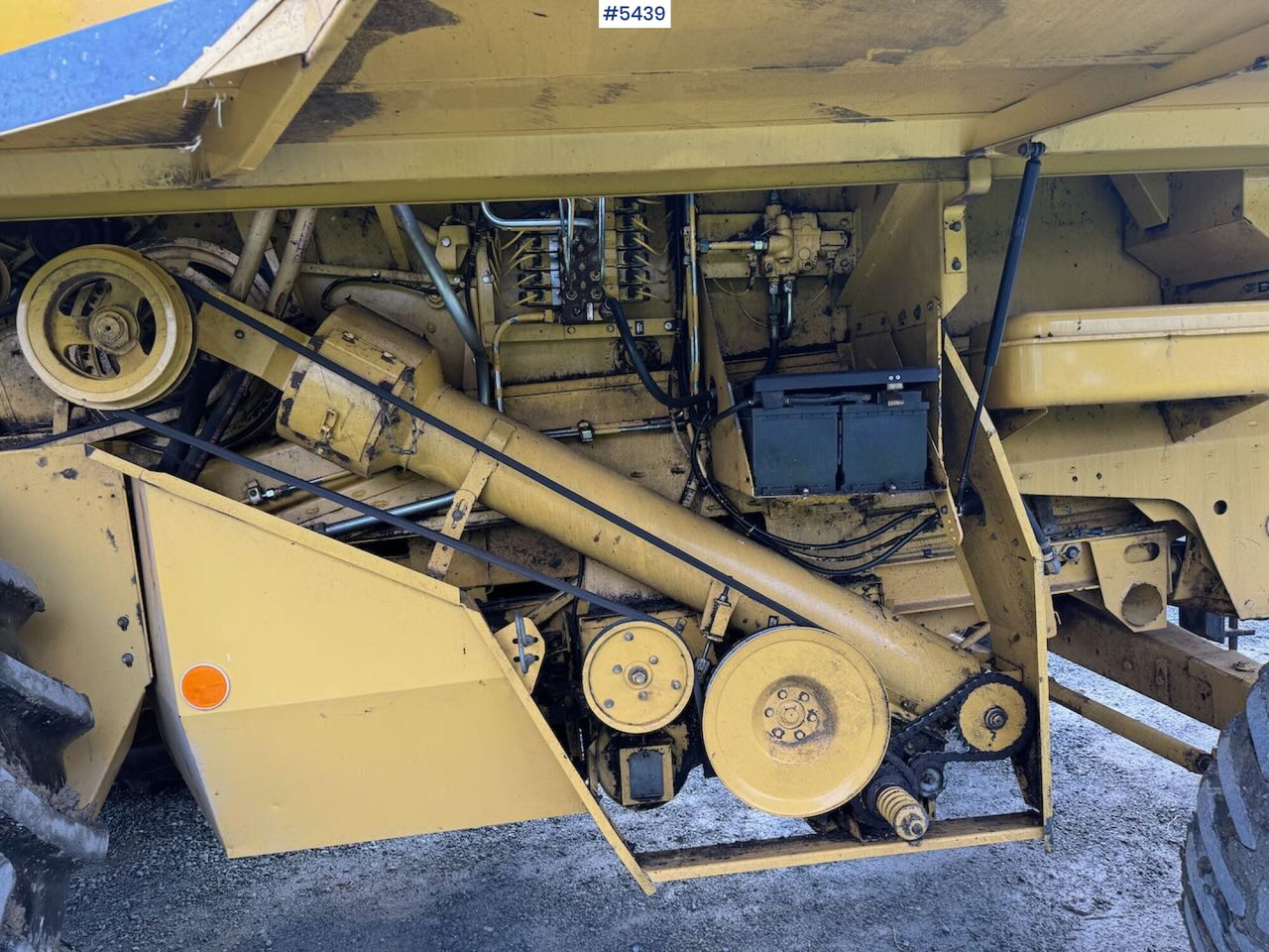 1995 New Holland TX65 m/ 20 fot skjærebord og henger en leasing occasion 1995 New Holland TX65 m/ 20 fot skjærebord og henger: photos 13 1995 New Holland TX65 m/ 20 fot skjærebord og henger en leasing occasion 1995 New Holland TX65 m/ 20 fot skjærebord og henger: photos 13