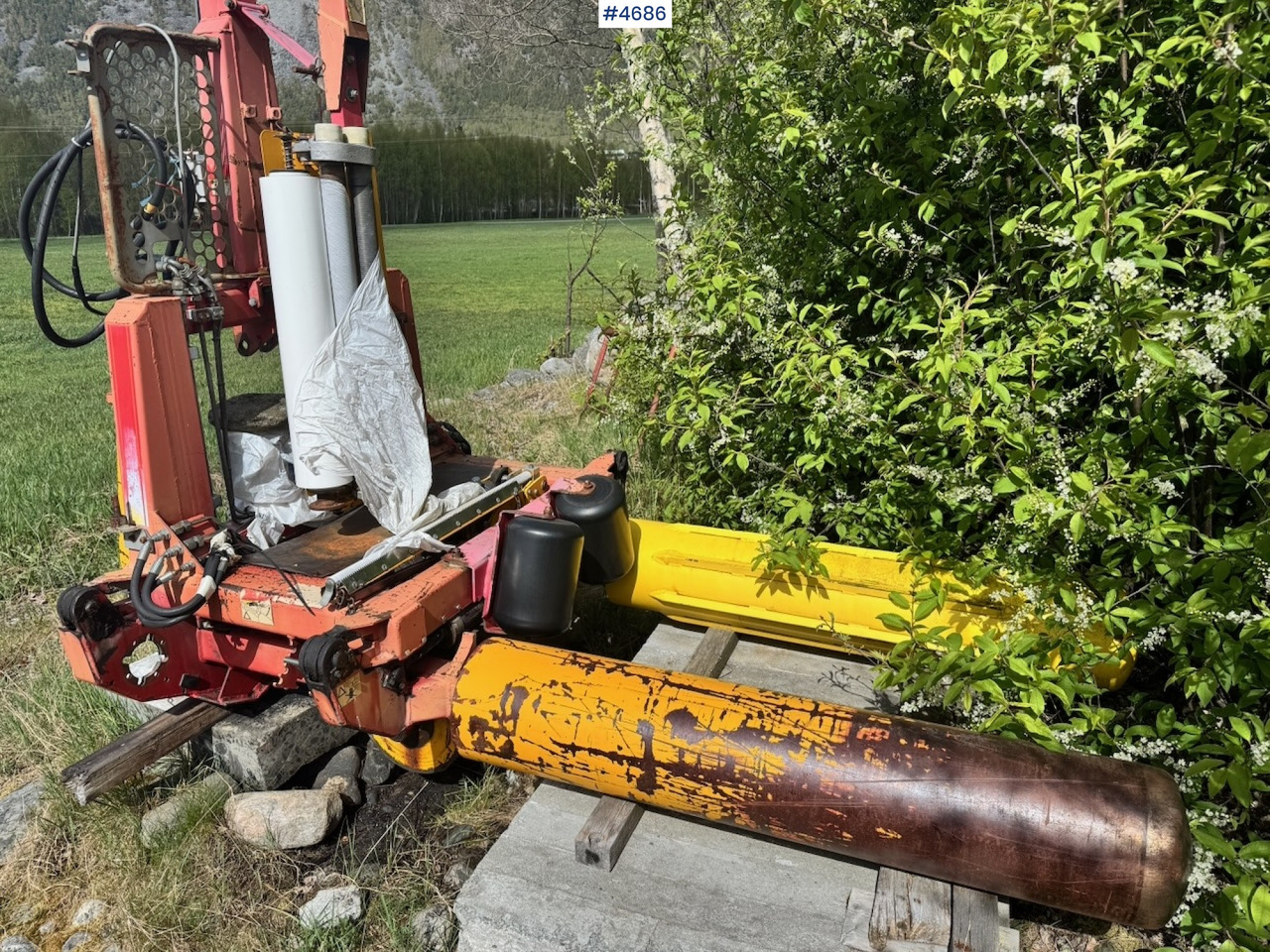 Matériel de fenaison 1995 Tellefsdal 1500 Round bale wrapper. New electronics.