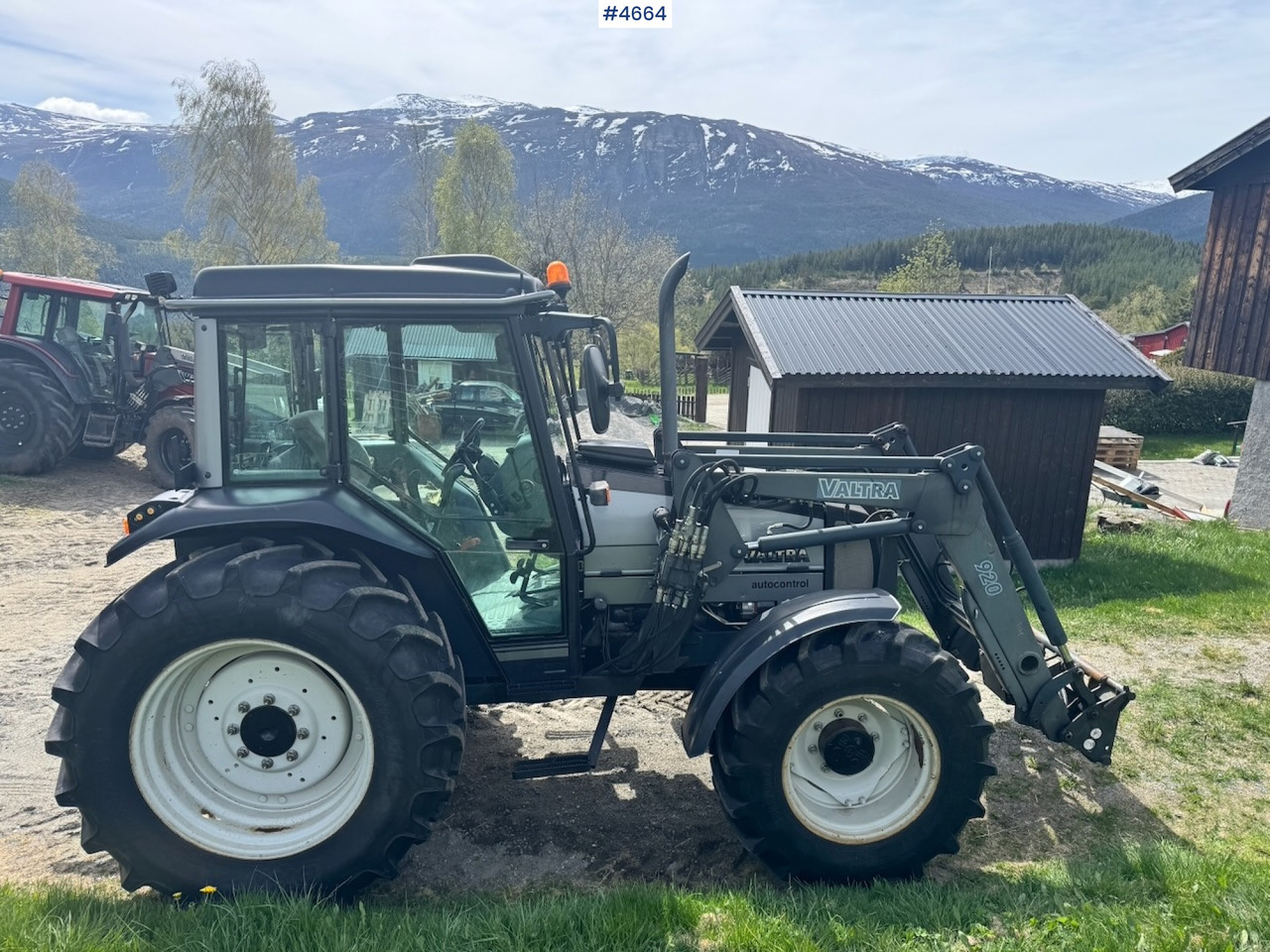 Tracteur agricole 2003 Valtra A85-4 4x4 with Front Loader – 4450 hours!: photos 8