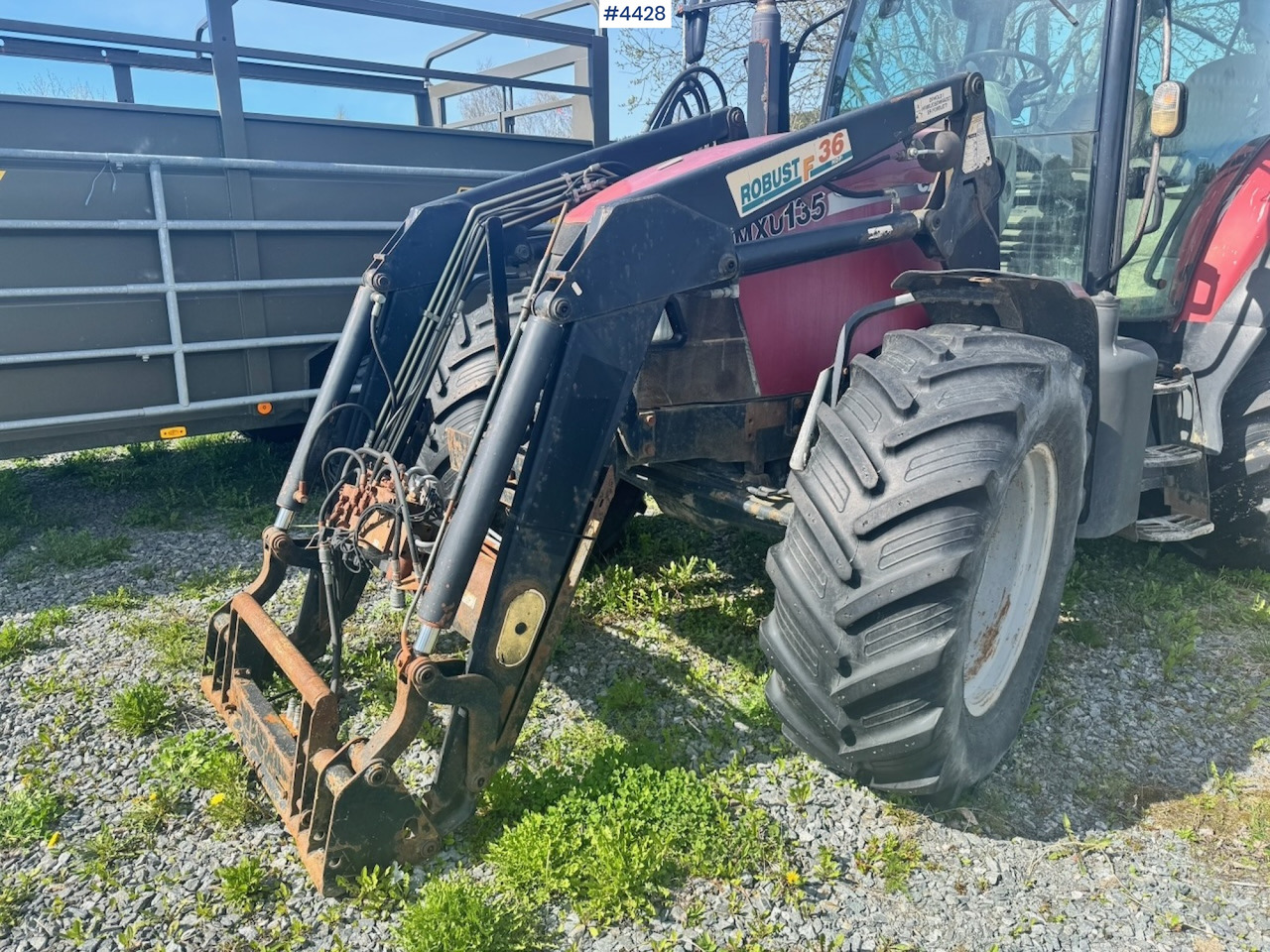 2004 Case MXU 135 4x4 w/ Front Loader. - Tracteur agricole: photos 2 2004 Case MXU 135 4x4 w/ Front Loader. - Tracteur agricole: photos 2