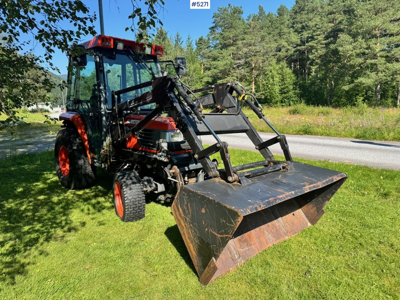 2004 Kubota STA-35 Tractor w/ Bucket. 2100 hours! - Tracteur agricole: photos 3 2004 Kubota STA-35 Tractor w/ Bucket. 2100 hours! - Tracteur agricole: photos 3