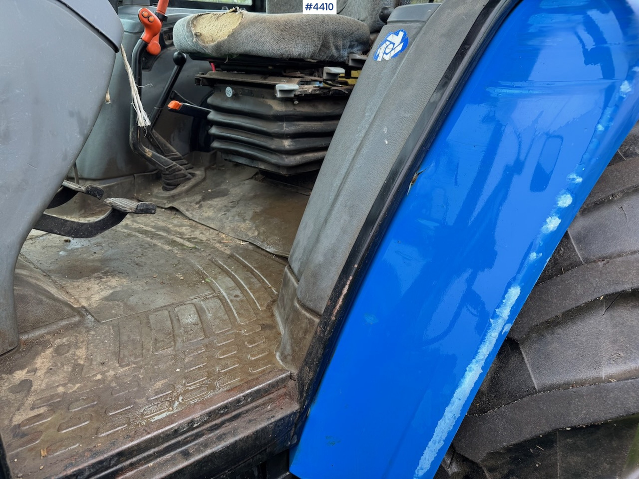 Tracteur agricole 2006 New Holland TL100 A w/Front Loader.: photos 20