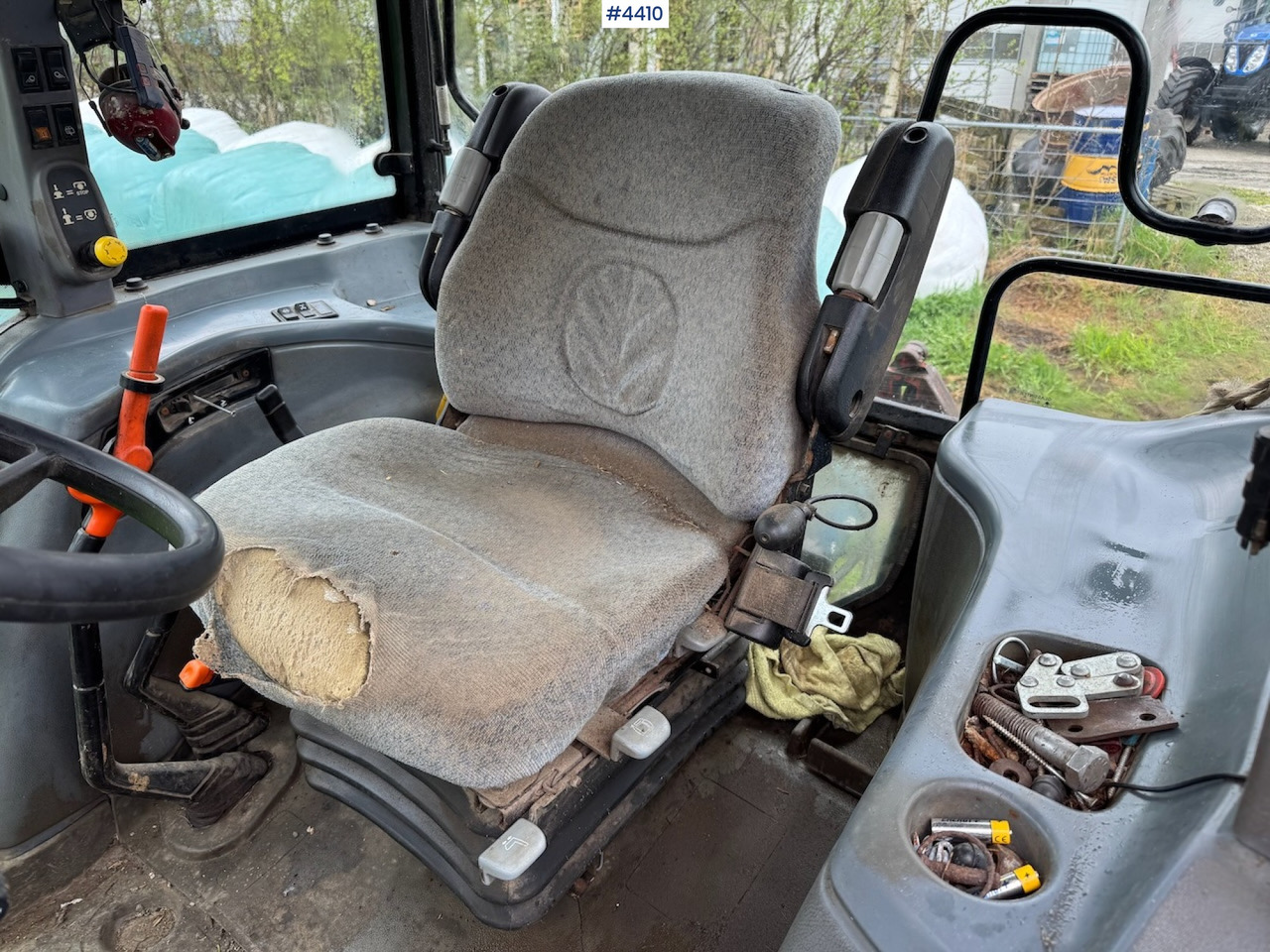 Tracteur agricole 2006 New Holland TL100 A w/Front Loader.: photos 10