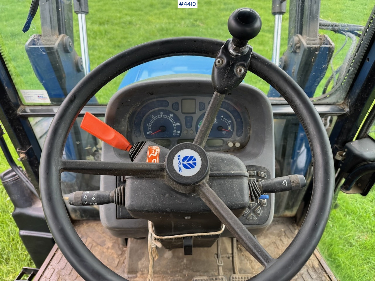 Tracteur agricole 2006 New Holland TL100 A w/Front Loader.: photos 11