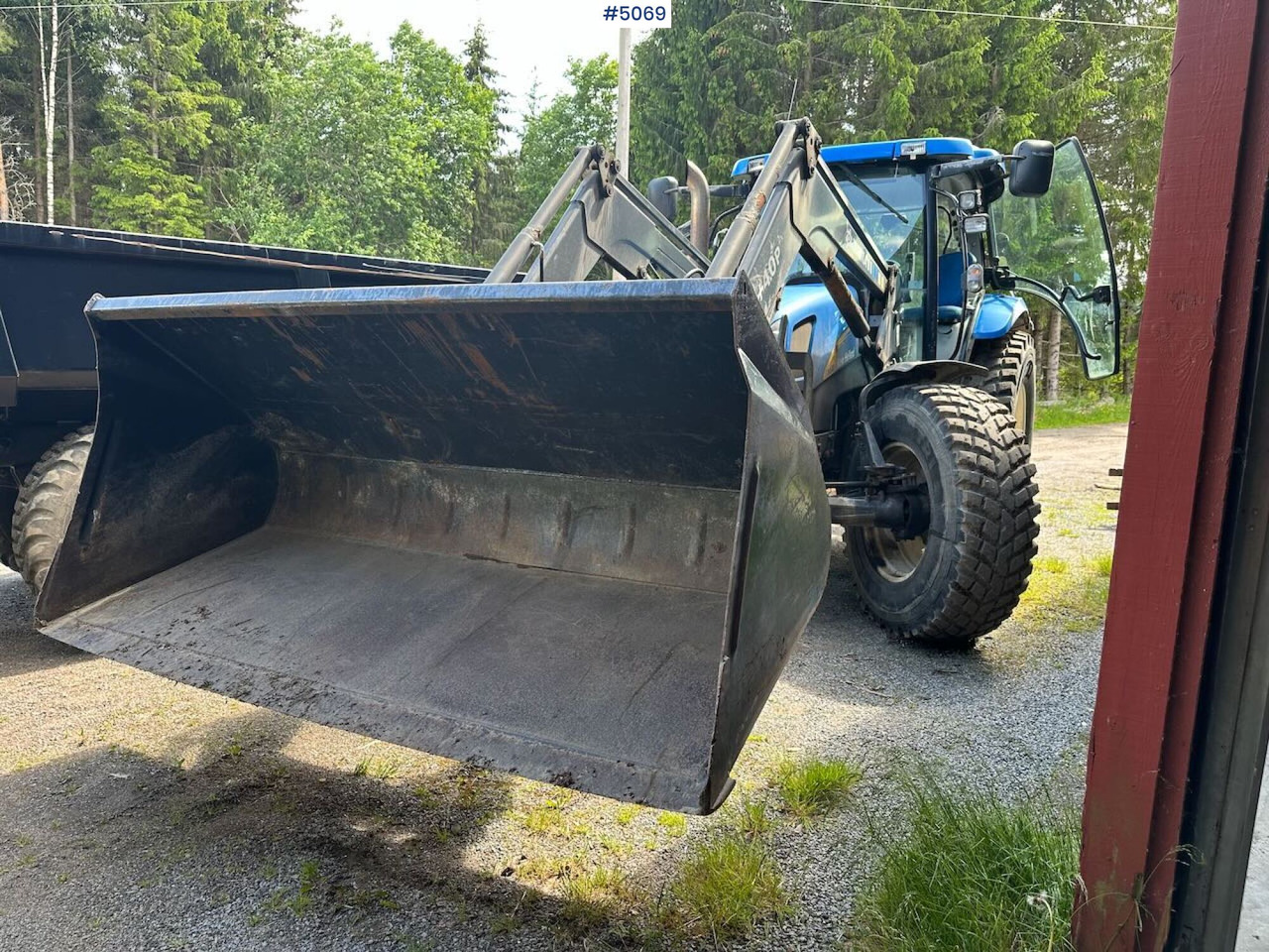 2009 New Holland T6040 SS w/ Trima front loader - Tracteur agricole: photos 4 2009 New Holland T6040 SS w/ Trima front loader - Tracteur agricole: photos 4