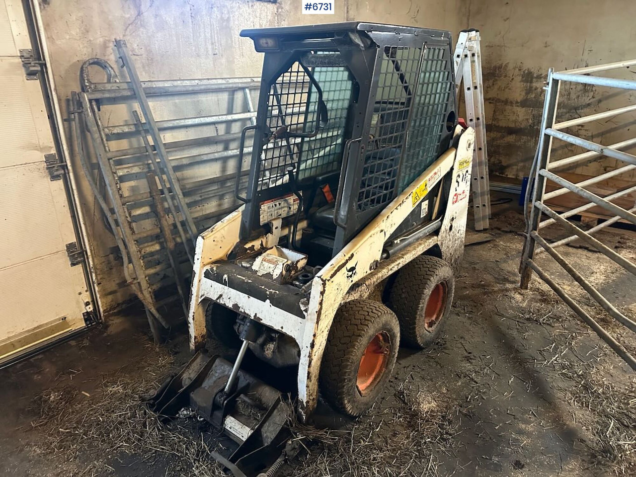 2012 Bobcat S70 Mini loader w/ pallet forks and demolition bucket. - Valet de ferme: photos 1 2012 Bobcat S70 Mini loader w/ pallet forks and demolition bucket. - Valet de ferme: photos 1
