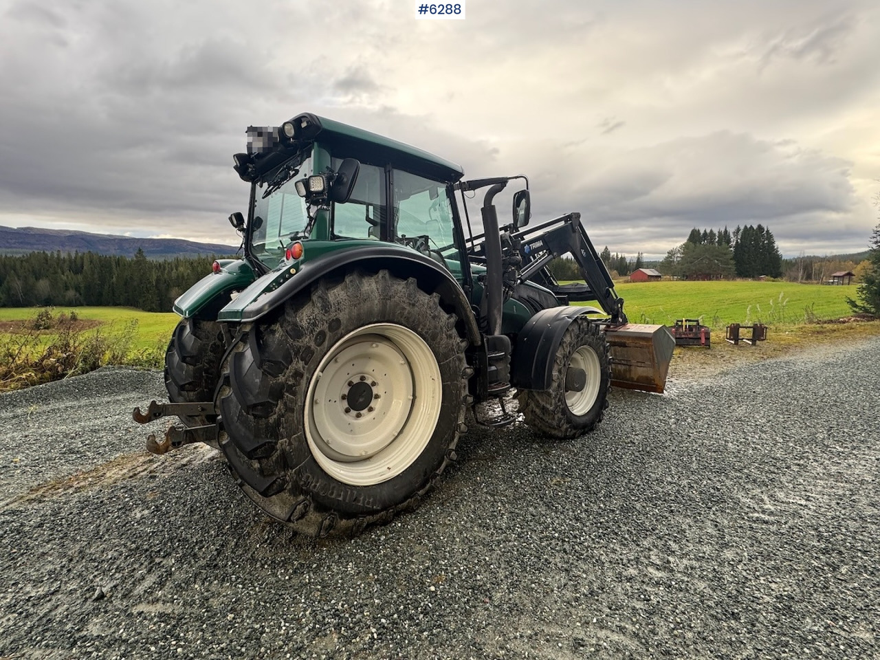 2013 Valtra T203 w/ Trima front loader, snow bucket, gravel bucket, pallet forks and timber clamp! - Tracteur agricole: photos 4 2013 Valtra T203 w/ Trima front loader, snow bucket, gravel bucket, pallet forks and timber clamp! - Tracteur agricole: photos 4