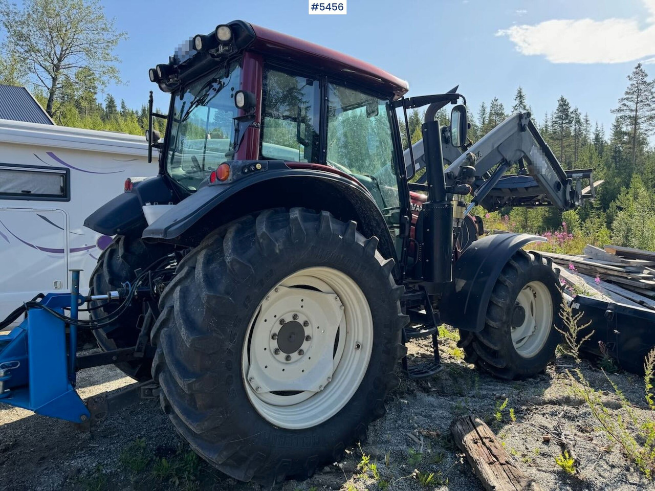 2015 Valtra N123 w/ front loader - Tracteur agricole: photos 2 2015 Valtra N123 w/ front loader - Tracteur agricole: photos 2