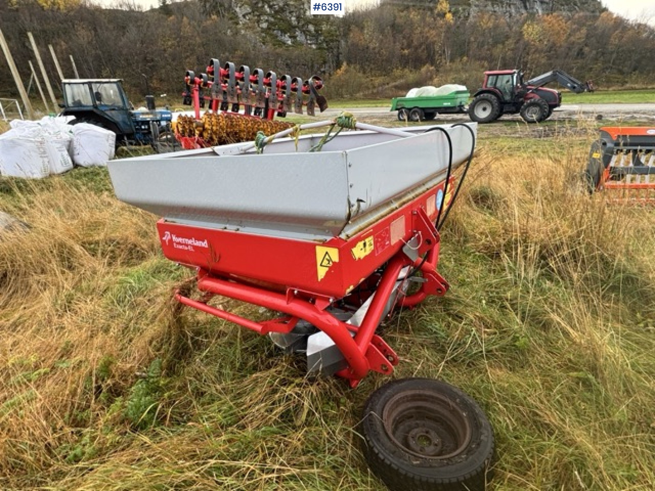 2016 Kverneland fertilizer spreader. Repair object. - Distributeur d'engrais: photos 3 2016 Kverneland fertilizer spreader. Repair object. - Distributeur d'engrais: photos 3