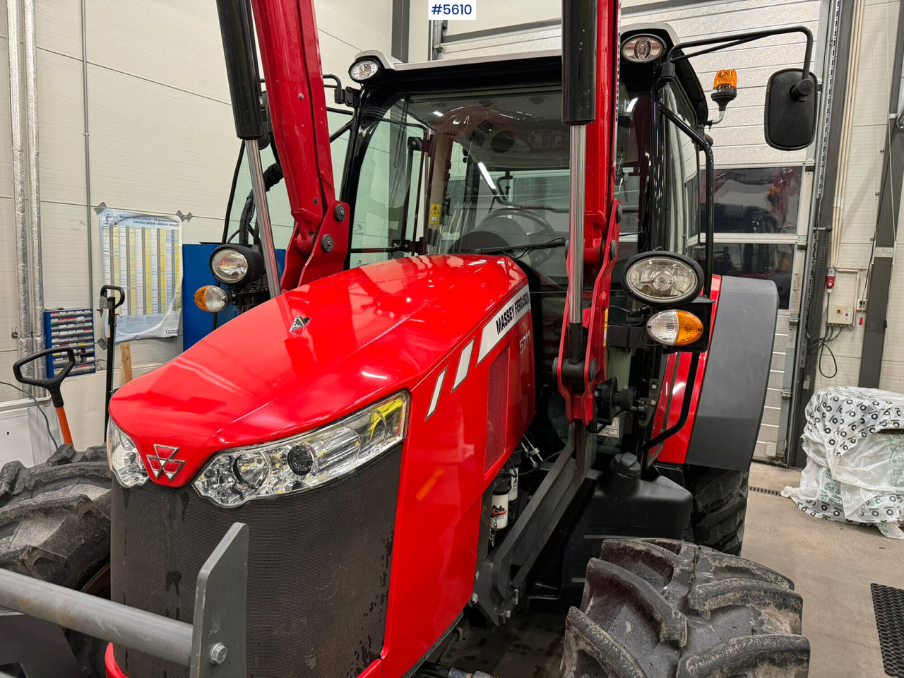 2017 Massey Ferguson 5711 w/ Front Loader. 765 hours! - Tracteur agricole: photos 5 2017 Massey Ferguson 5711 w/ Front Loader. 765 hours! - Tracteur agricole: photos 5