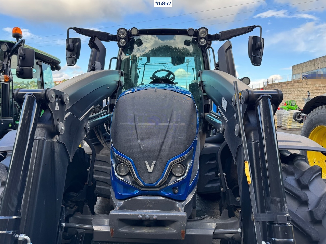 2022 Valtra N175 w/ front loader. - Tracteur agricole: photos 3 2022 Valtra N175 w/ front loader. - Tracteur agricole: photos 3