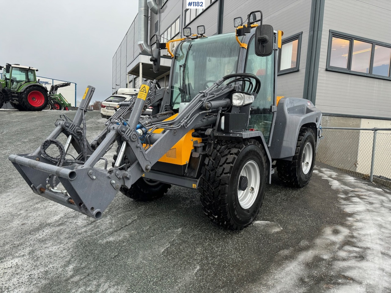 2023 LM Trac 587, DEMO, LIKE NEW! - Valet de ferme: photos 3 2023 LM Trac 587, DEMO, LIKE NEW! - Valet de ferme: photos 3