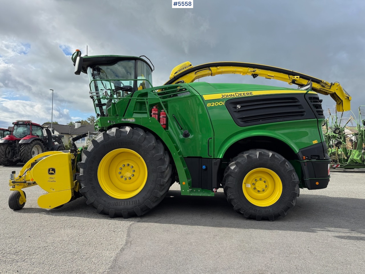 Matériel de fenaison 2024 John Deere 8200 in, like new!: photos 8