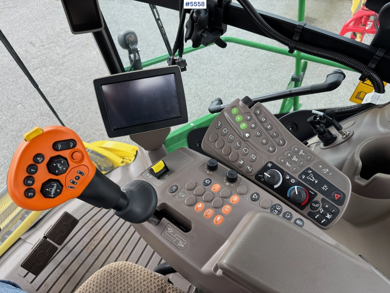 Matériel de fenaison 2024 John Deere 8200 in, like new!: photos 16