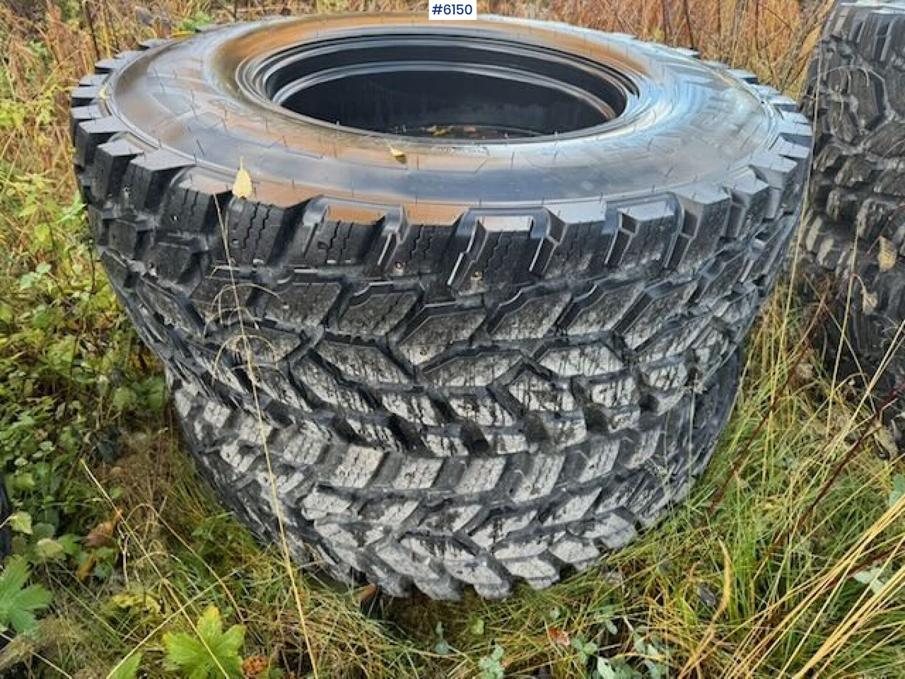 Complete set of Nokian studded tires - Pneu pour Machine agricole: photos 3 Complete set of Nokian studded tires - Pneu pour Machine agricole: photos 3