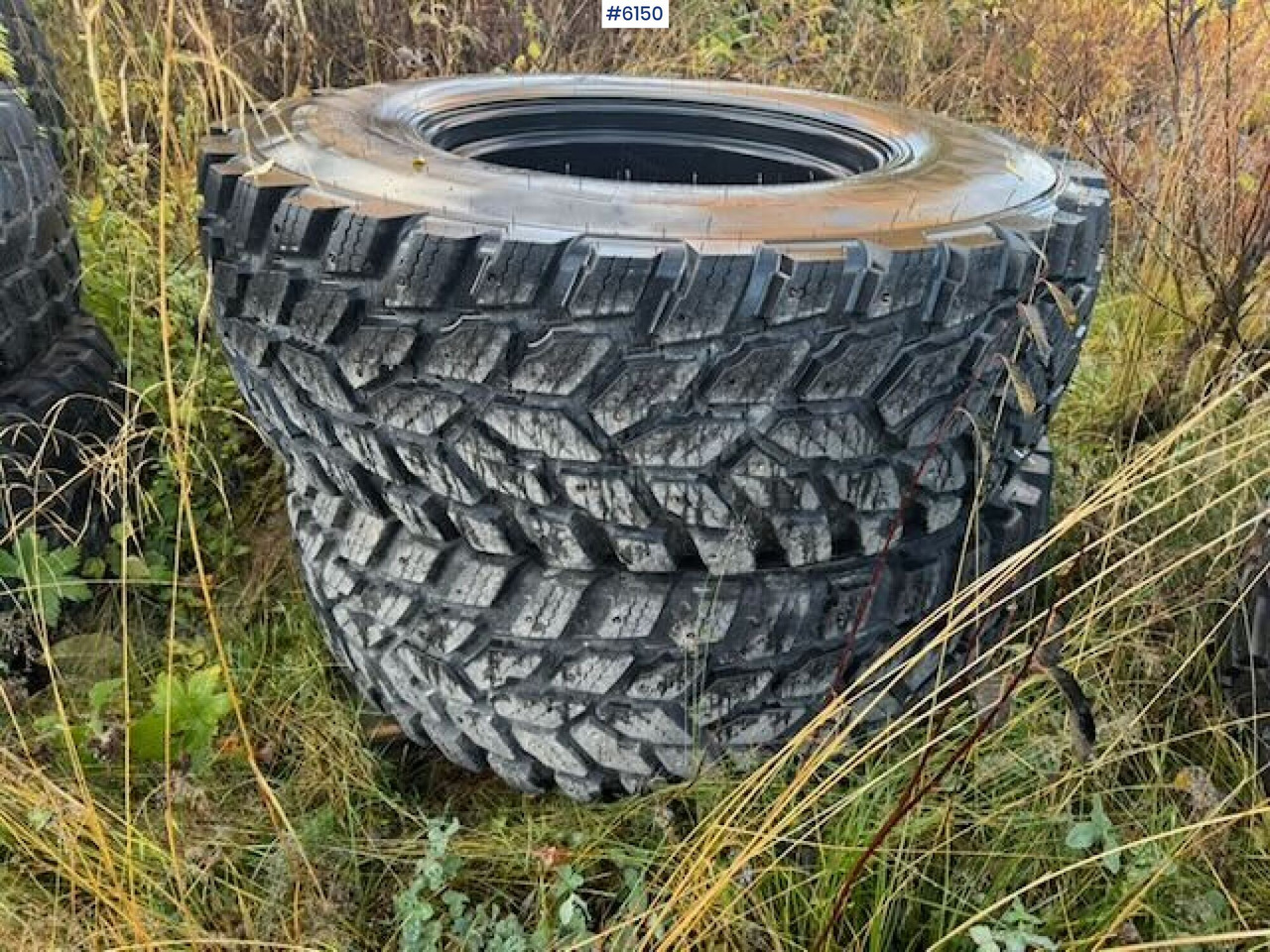 Complete set of Nokian studded tires - Pneu pour Machine agricole: photos 2 Complete set of Nokian studded tires - Pneu pour Machine agricole: photos 2