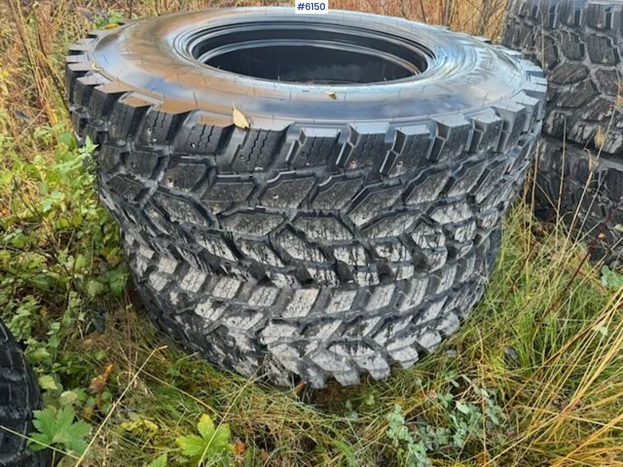 Complete set of Nokian studded tires - Pneu pour Machine agricole: photos 4 Complete set of Nokian studded tires - Pneu pour Machine agricole: photos 4