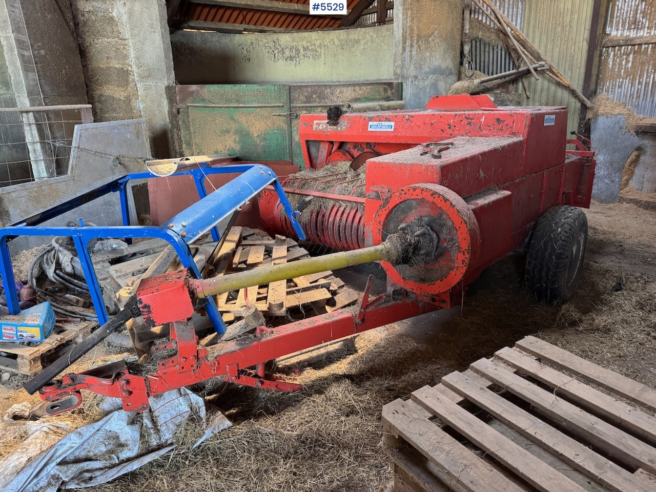 Deutz Fahr Square baler. - Matériel de fenaison: photos 1 Deutz Fahr Square baler. - Matériel de fenaison: photos 1