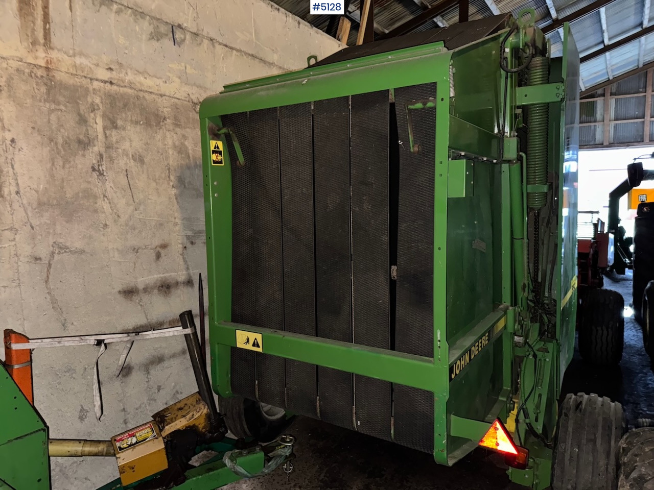 John Deere 550 Round Baler - Matériel de fenaison: photos 1 John Deere 550 Round Baler - Matériel de fenaison: photos 1